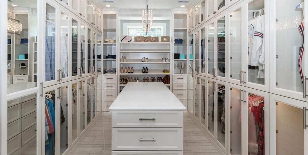 Cover Image for The Ultimate Guide to Setting Up Your Dream Walk-In Closet