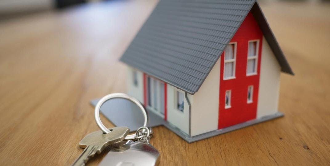 Cover Image for 10 things to know before buying a home in Canada